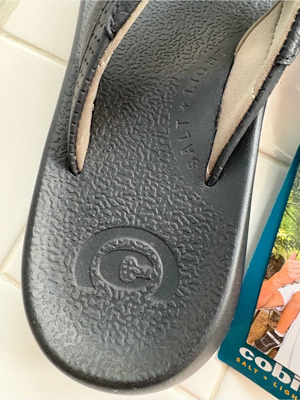 NWT Mens Cobian Salt & Light Compass Black Flip Flop Sandals Size 8